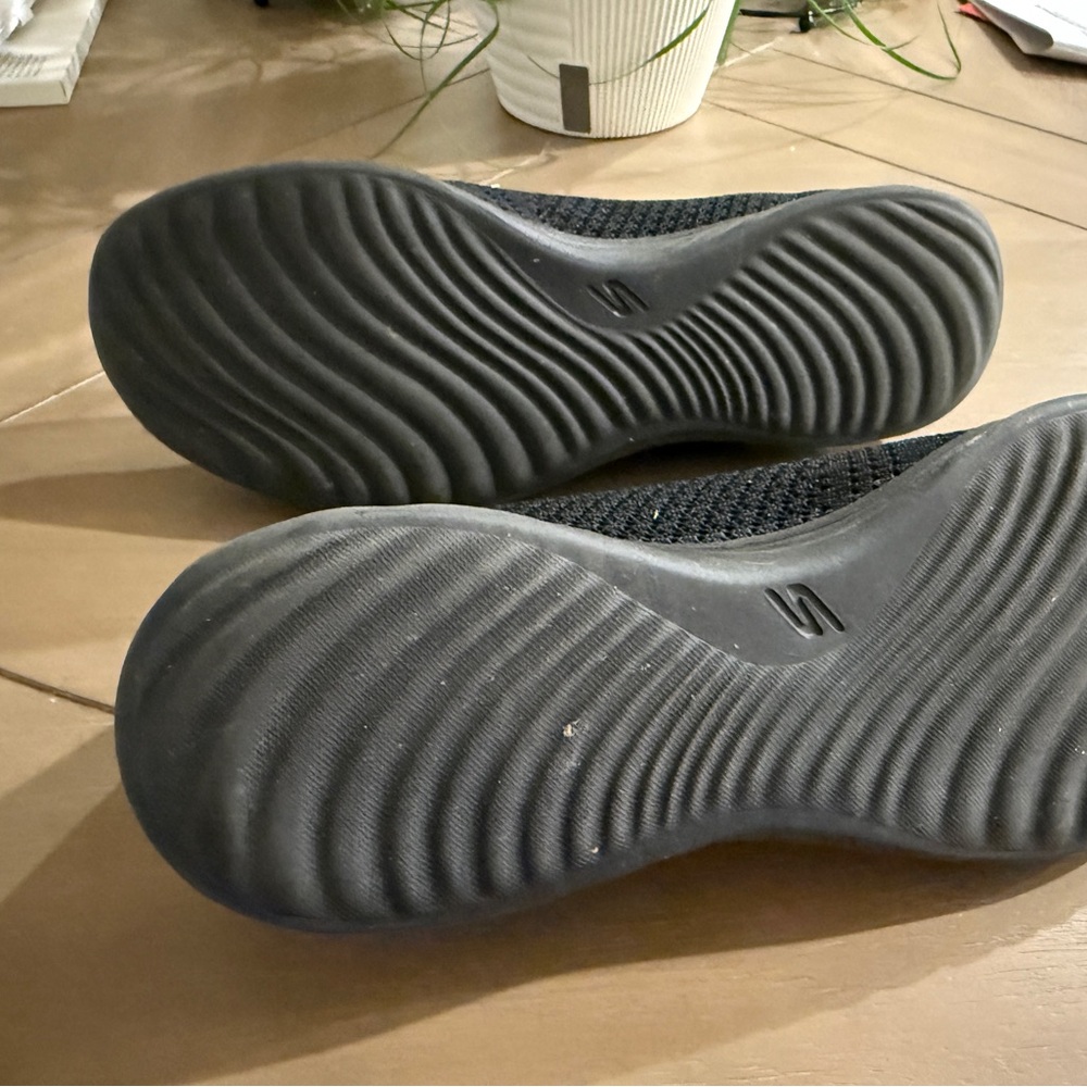 Skechers Women's Black Knit Flats - Picture 10 of 14